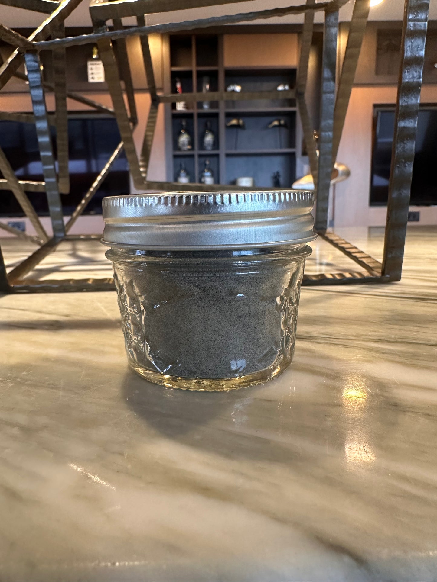 Qweenz’ Activated Charcoal Brushing Powder